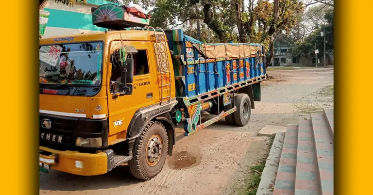 নিষিদ্ধ আফ্রিকান মাগুরসহ জব্দ হওয়া ট্রাক